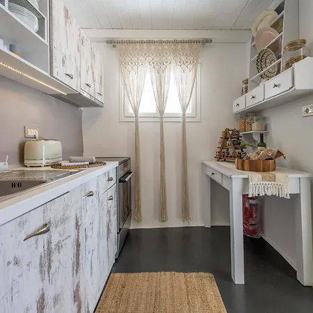 Lord Βίλα Πολλώνια