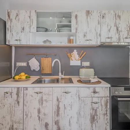 Lord * Πολλώνια